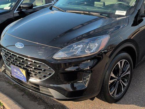 Agate Black Metallic 2022 Ford Escape SE