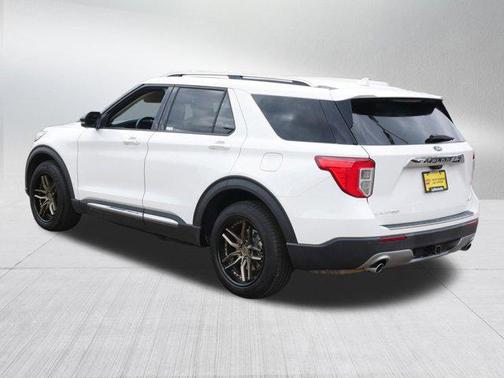 Star White Metallic Tri-Coat 2022 Ford Explorer Limited