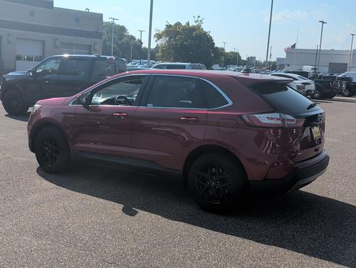 Rapid Red Metallic Tinted Clearcoat 2022 Ford Edge SEL