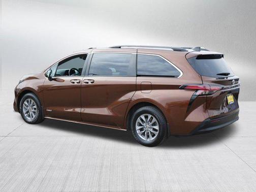2021 Toyota Sienna XLE 7 Passenger