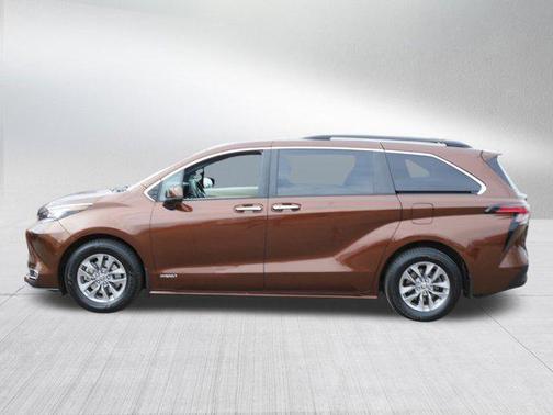 2021 Toyota Sienna XLE 7 Passenger