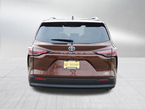 2021 Toyota Sienna XLE 7 Passenger