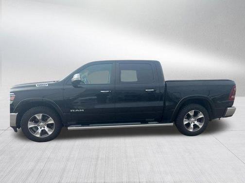 Diamond Black Crystal Pearlcoat 2020 RAM 1500 Laramie