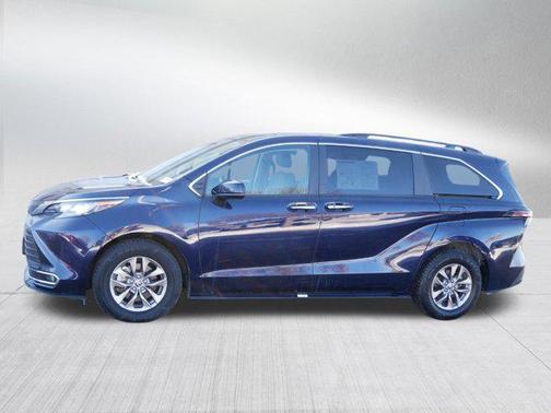 2023 Toyota Sienna XLE 7 Passenger