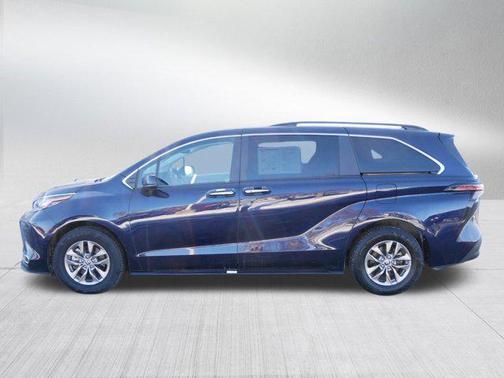 2023 Toyota Sienna XLE 7 Passenger