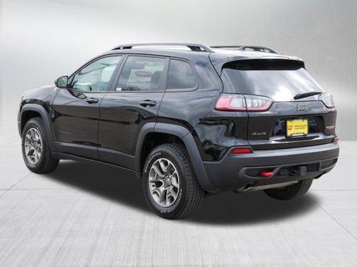 Diamond Black Crystal Pearlcoat 2022 Jeep Cherokee Trailhawk