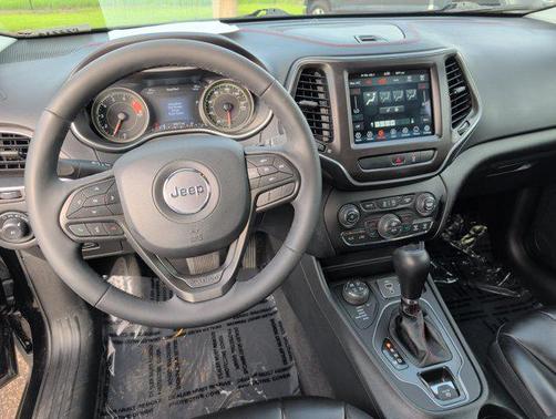 Diamond Black Crystal Pearlcoat 2022 Jeep Cherokee Trailhawk
