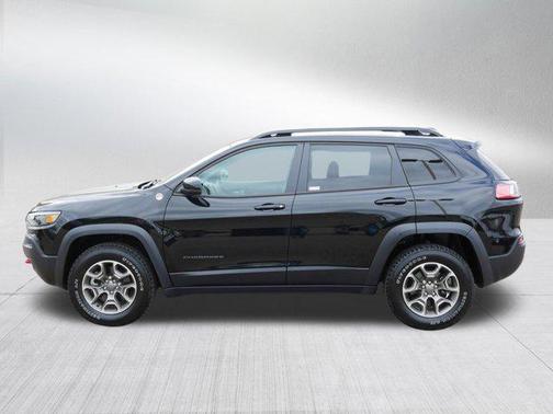 Diamond Black Crystal Pearlcoat 2022 Jeep Cherokee Trailhawk
