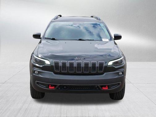 Diamond Black Crystal Pearlcoat 2022 Jeep Cherokee Trailhawk