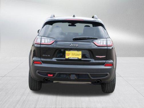 Diamond Black Crystal Pearlcoat 2022 Jeep Cherokee Trailhawk