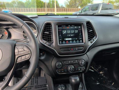 Diamond Black Crystal Pearlcoat 2022 Jeep Cherokee Trailhawk