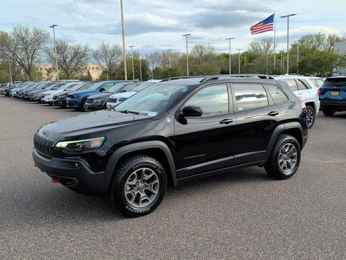 Diamond Black Crystal Pearlcoat 2022 Jeep Cherokee Trailhawk