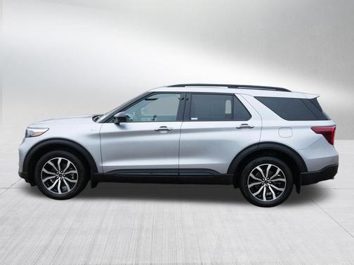 Iconic Silver Metallic 2023 Ford Explorer ST-Line
