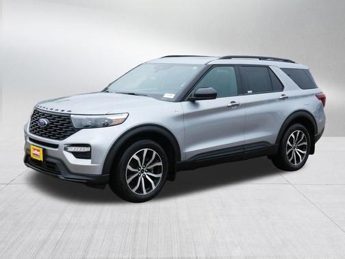 Iconic Silver Metallic 2023 Ford Explorer ST-Line