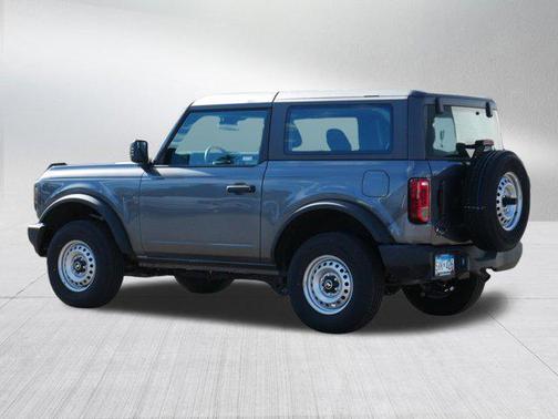 Carbonized Gray Metallic 2025 Ford Bronco Base