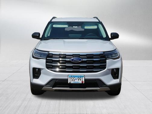 Space White Metallic 2026 Ford Explorer Active