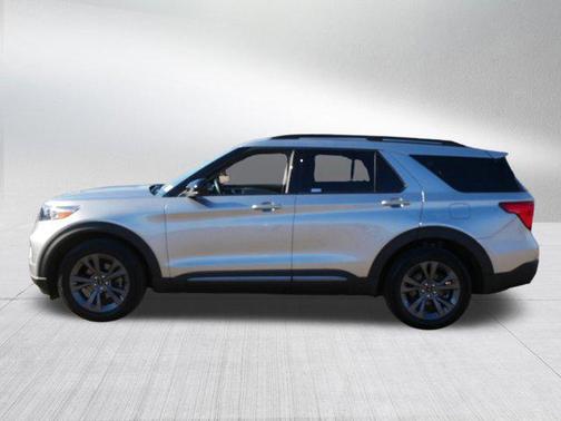 Iconic Silver Metallic 2024 Ford Explorer XLT