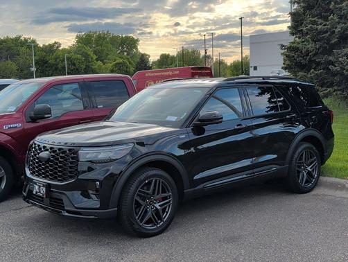Agate Black Metallic 2025 Ford Explorer ST-Line