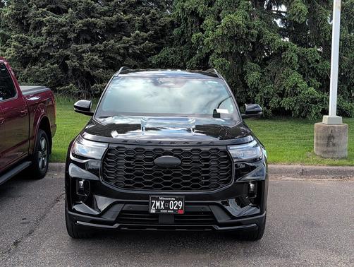 Agate Black Metallic 2025 Ford Explorer ST-Line