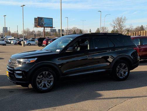 Agate Black Metallic 2023 Ford Explorer XLT