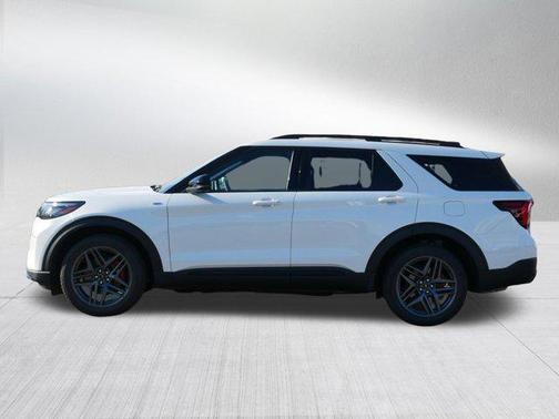Star White Metallic Tri-Coat 2026 Ford Explorer ST-Line
