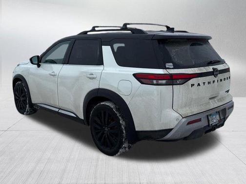 2023 Nissan Pathfinder Platinum 4WD