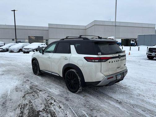 2023 Nissan Pathfinder Platinum 4WD