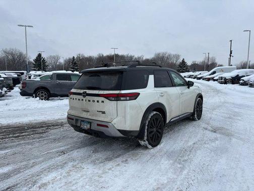 2023 Nissan Pathfinder Platinum 4WD