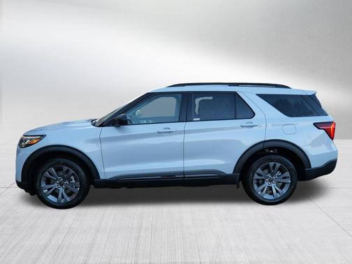 Space White Metallic 2026 Ford Explorer Active