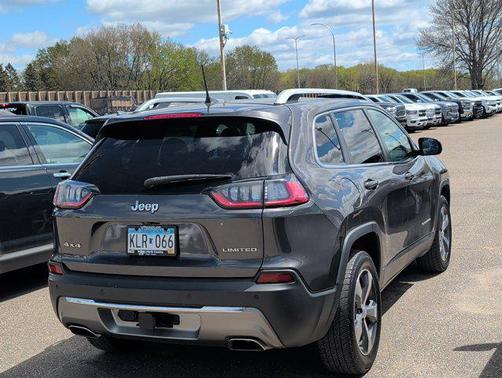 Granite Crystal Metallic Clearcoat 2019 Jeep Cherokee Limited