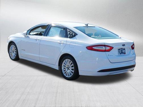 2016 Ford Fusion Hybrid SE