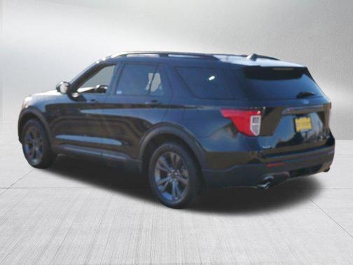 Agate Black Metallic 2022 Ford Explorer XLT