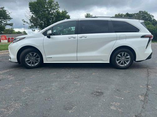 2021 Toyota Sienna XLE 7 Passenger
