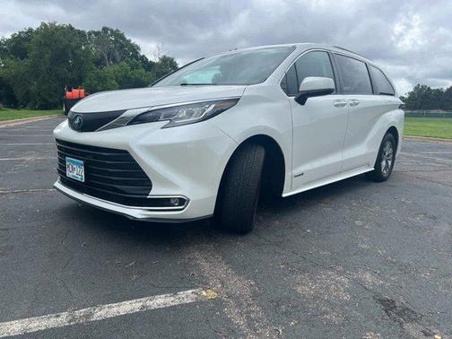 2021 Toyota Sienna XLE 7 Passenger