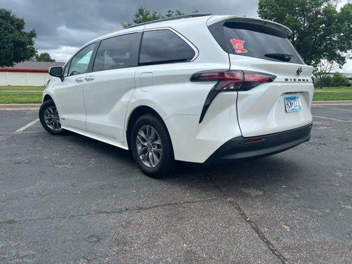 2021 Toyota Sienna XLE 7 Passenger