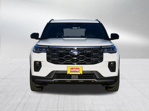 Star White Metallic Tri-Coat 2026 Ford Explorer Platinum