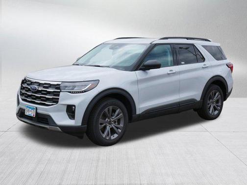Space White Metallic 2026 Ford Explorer Active