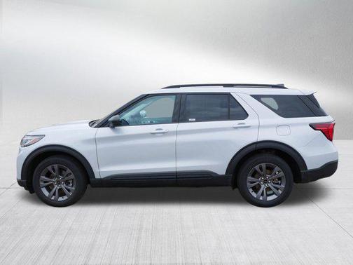 Space White Metallic 2026 Ford Explorer Active