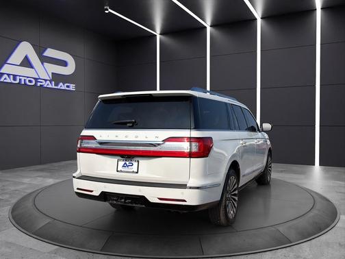 White 2020 Lincoln Navigator L Reserve