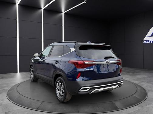 Blue 2021 Kia Seltos EX