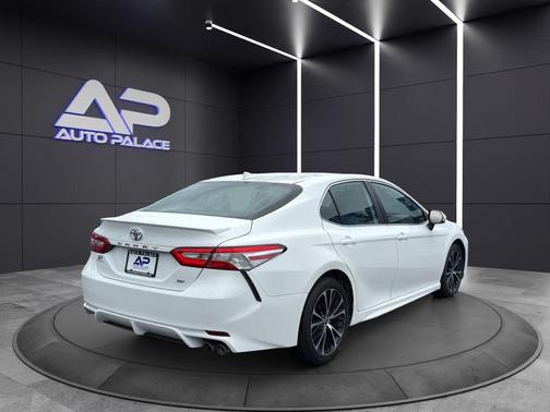 2020 Toyota Camry SE