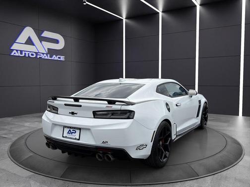White 2017 Chevrolet Camaro 1SS