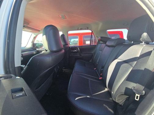 2020 Toyota 4Runner SR5/SR5