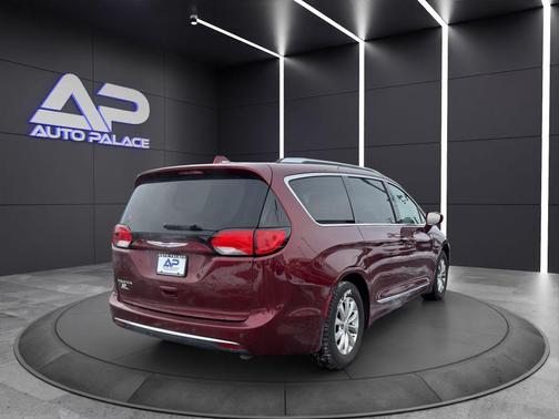 2018 Chrysler Pacifica Touring-L