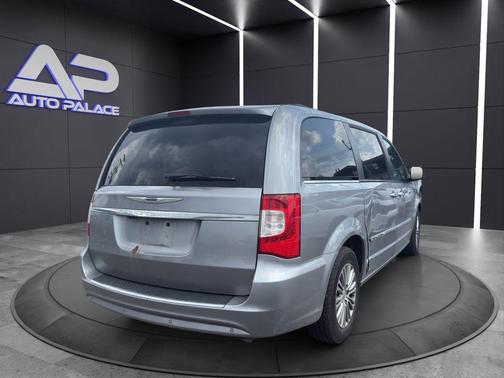 2014 Chrysler Town & Country Touring-L