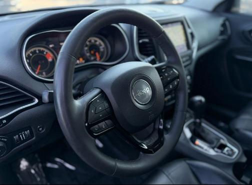 2023 Jeep Cherokee Altitude Lux