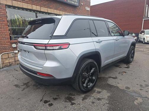 2023 Jeep Grand Cherokee Laredo