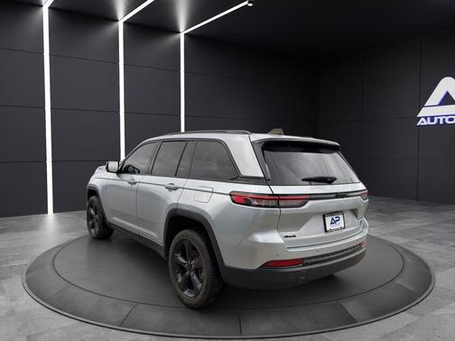 2023 Jeep Grand Cherokee Laredo