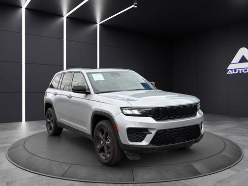 2023 Jeep Grand Cherokee Laredo