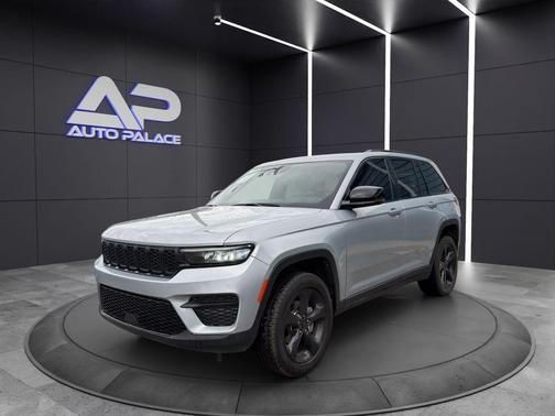 2023 Jeep Grand Cherokee Laredo